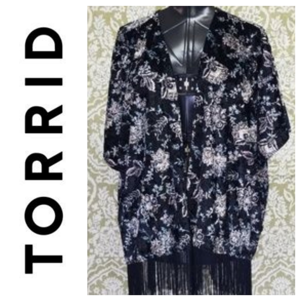 Torrid Sz 1 fringe bottom wrap floral velvet black